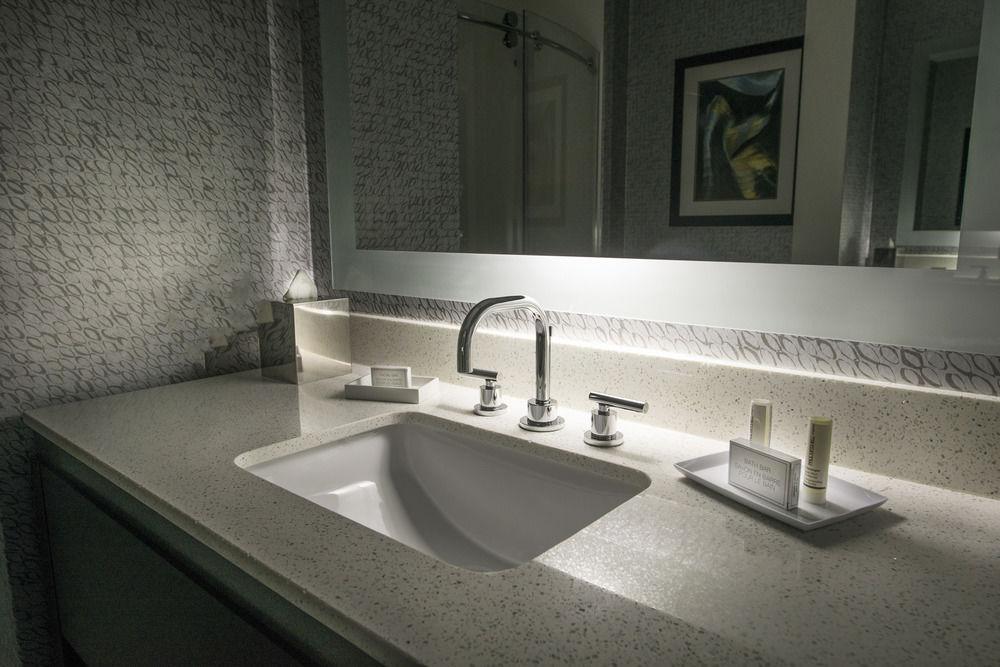 Towneplace Suites By Marriott Boston Logan Airport/Chelsea Bagian luar foto
