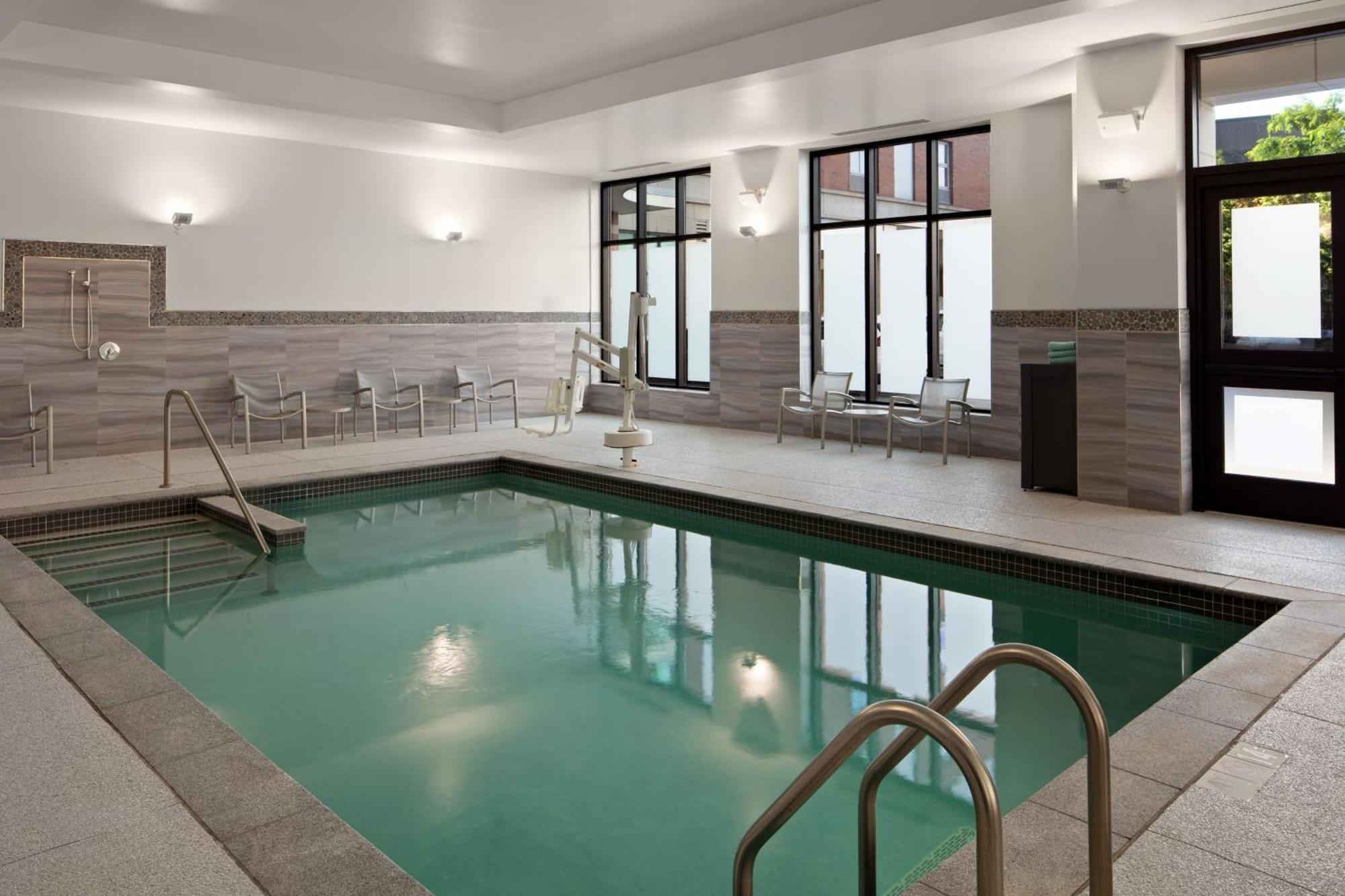 Towneplace Suites By Marriott Boston Logan Airport/Chelsea Bagian luar foto