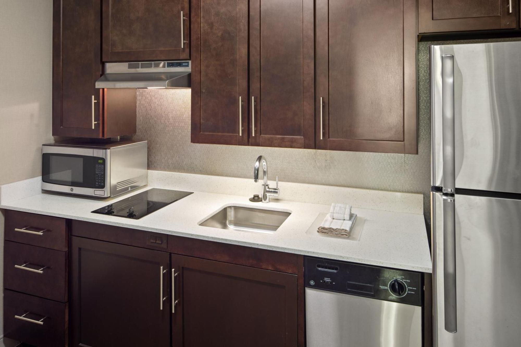 Towneplace Suites By Marriott Boston Logan Airport/Chelsea Bagian luar foto