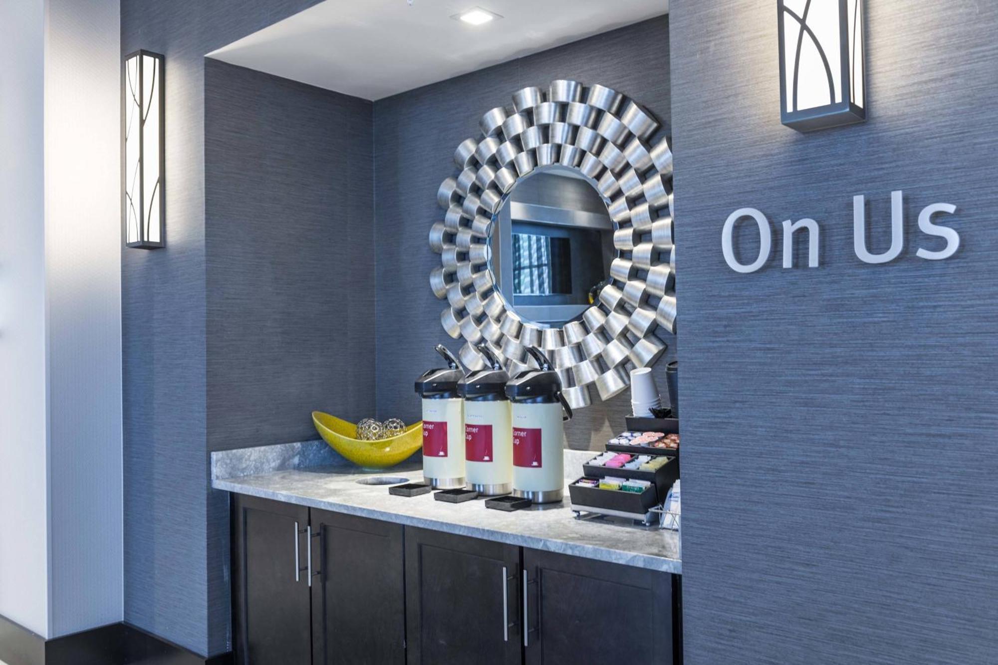 Towneplace Suites By Marriott Boston Logan Airport/Chelsea Bagian luar foto
